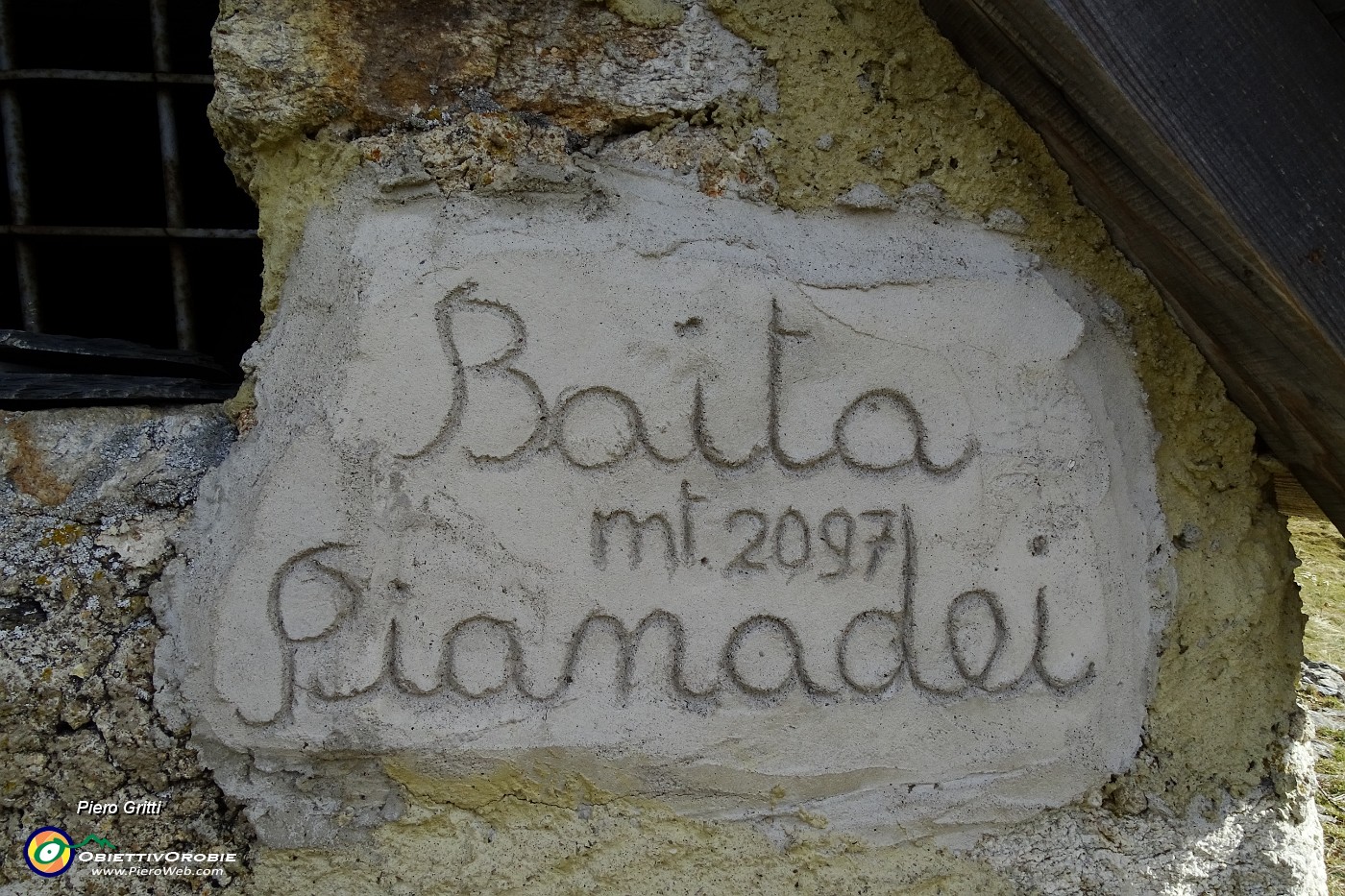 52 e sono alla Baita Pianadei (2097 m).JPG